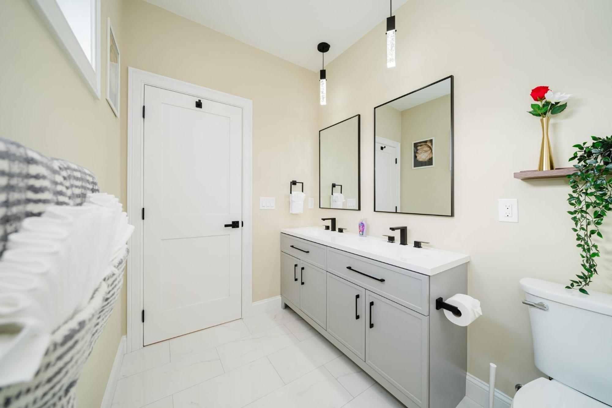 60-3 3Br Boston - Sleek Apartment Near Franklin Park