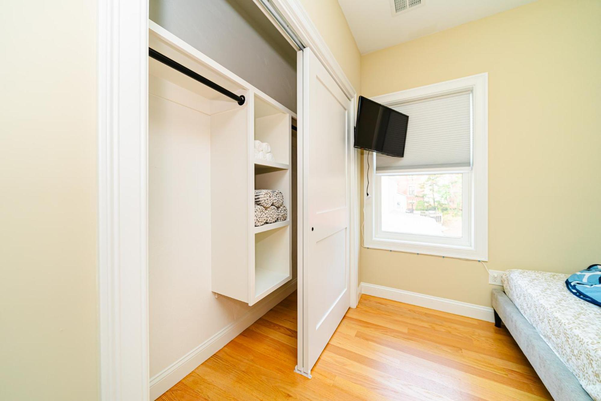 60-3 3Br Boston - Sleek Apartment Near Franklin Park